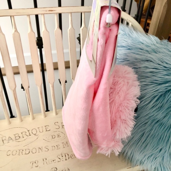 Sleepy Sloth, Kids Faux Fur Hooded Throw, Pink, 36 in x 56 in, New With Tags - Picture 7 of 14